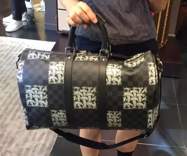 ルイヴィトンスーパーコピー ダミエ・グラフィット キャンバス キーポル・バンドリエール45 N41573