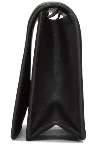 GIVENCHY (ジバンシィスーパーコピー) エンボスロゴチェーンウォレット