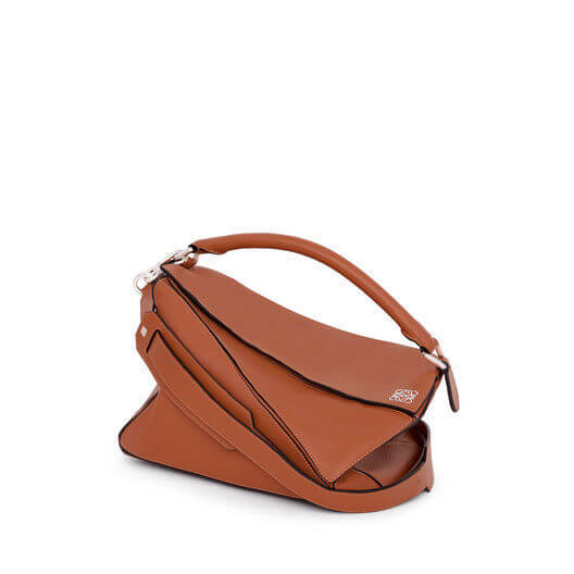 新作!ロエベ PUZZLE BAG スモールサイズ タン ショルダーバッグ ポシェット 322.30.S21