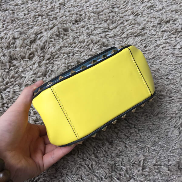 ヴァレンティノ ヴァレンティノスーパーコピー ロックスタッズ ミニショルダーバッグ IW1B0398VIT
