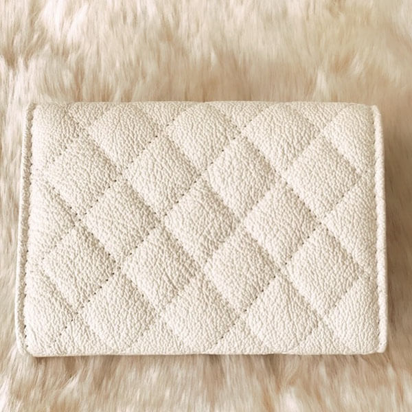 シャネルスーパーコピー 秋冬で大人気 BOYマトラッセ三つ折りミニ☆キャビアホワイト chanel215