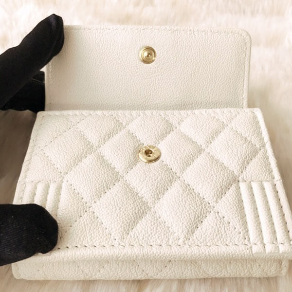 シャネルスーパーコピー 秋冬で大人気 BOYマトラッセ三つ折りミニ☆キャビアホワイト chanel215