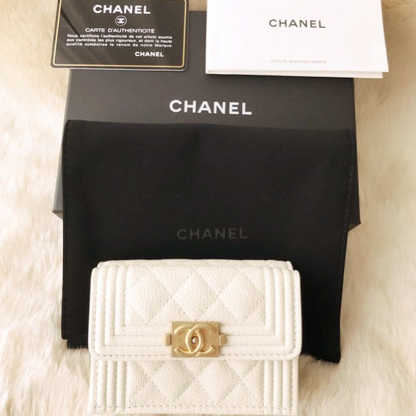 シャネルスーパーコピー 秋冬で大人気 BOYマトラッセ三つ折りミニ☆キャビアホワイト chanel215