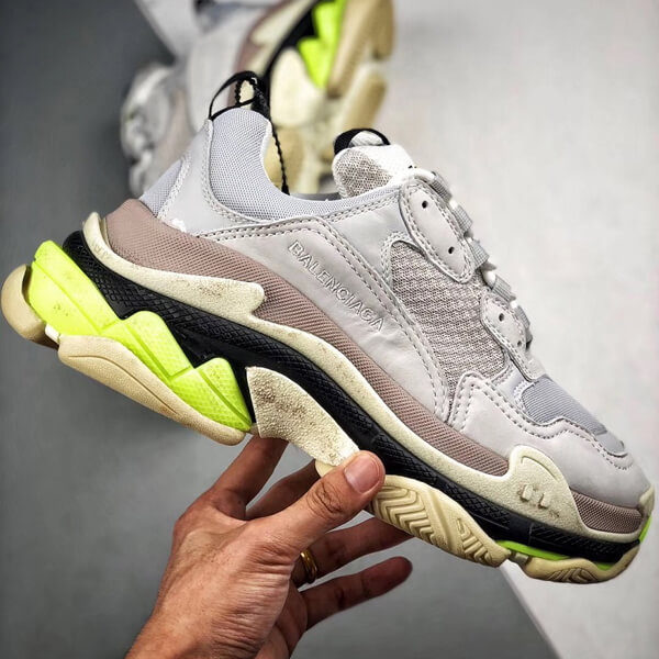 バレンシアガ Triple S スニーカー "グレー&蛍光" 41621W09O2