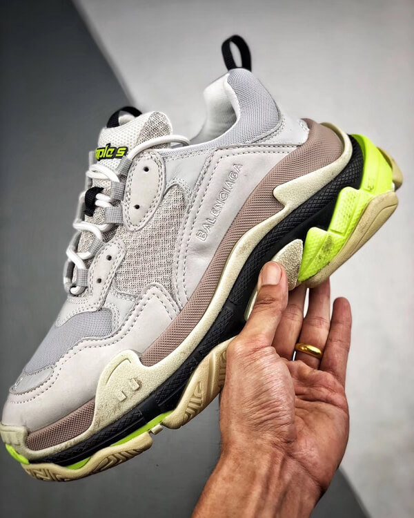 バレンシアガ Triple S スニーカー "グレー&蛍光" 41621W09O2