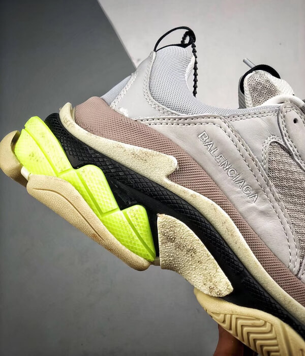 バレンシアガ Triple S スニーカー "グレー&蛍光" 41621W09O2