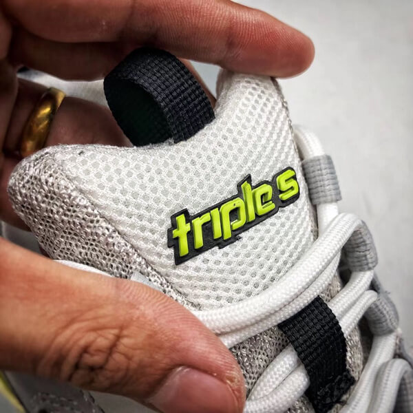 バレンシアガ Triple S スニーカー "グレー&蛍光" 41621W09O2