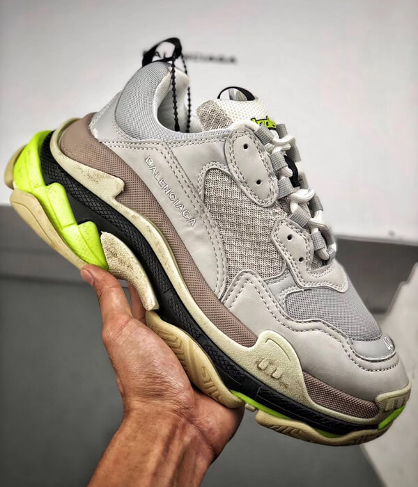 バレンシアガ Triple S スニーカー "グレー&蛍光" 41621W09O2
