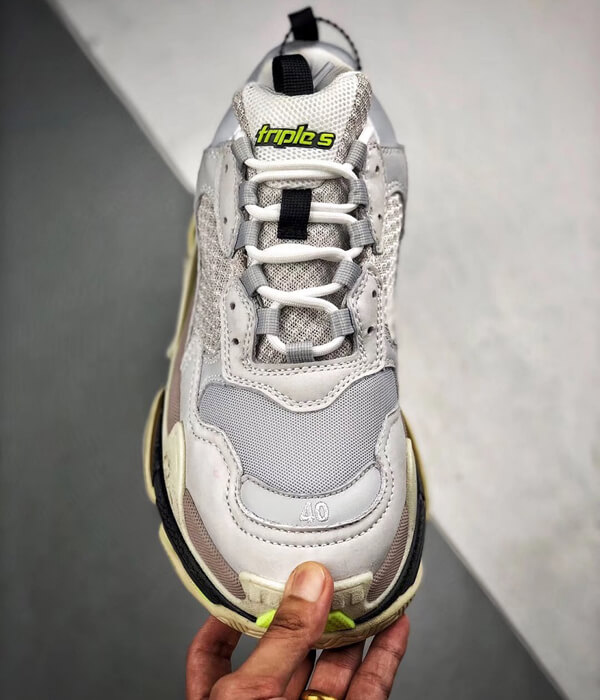バレンシアガ Triple S スニーカー "グレー&蛍光" 41621W09O2