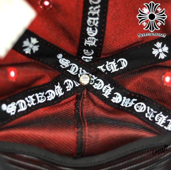 CHROME HEARTS クロムハーツ キャップ コーデ コピー 高級シルクキャップ ダガー刺繍 レッド