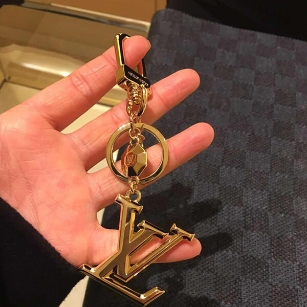 ギフト最適です♪◆ルイヴィトン スーパーコピー◆ポルト クレ・LV ファセット チャーム M65216★すぐ届く!