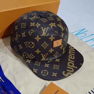 人気話題コラボ!シュプリーム×ルイヴィトン コピー 5-Panel Hat モノグラム柄レザーキャップ 茶 Size【フリー】【スーパーコピー】