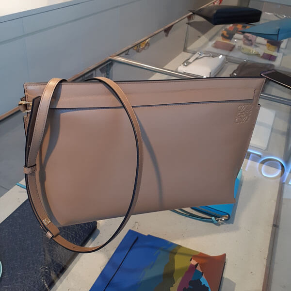 ロエベ クラッチバッグ コピー T Pouch Bag 送料込み!126.57.R77