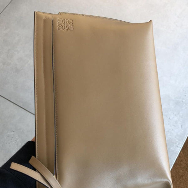 ロエベ クラッチバッグ コピー T Pouch Bag 送料込み!126.57.R77