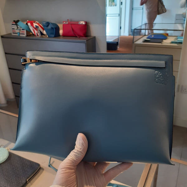 ロエベ クラッチバッグ コピー T Pouch Bag 送料込み!126.57.R77