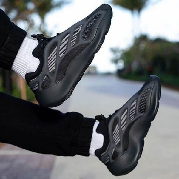 アディダスYEEZY BOOST 700 V3 コピーALVAH イージーブースト アルヴァ H67799