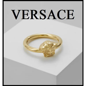 関税送料込ヴェルサーチ 偽物 リング メドゥーサヘッド スタッド versace74