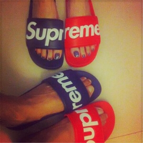 シュプリーム サンダル 偽物 Slides Sandals Black 夏のスリッパに最高です!
