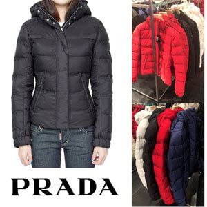 PRADA★セール!大人気!フード付きショートダウンジャケット♪ 29X544