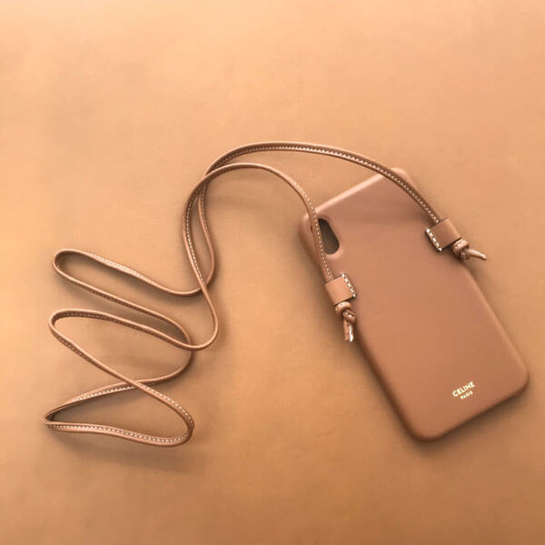 送料込【セリーヌ】ストラップ付き ラムスキン iPhone X/XS ケース