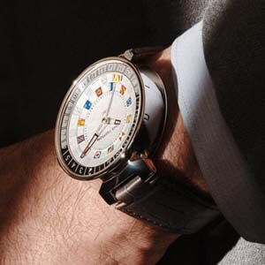ルイヴィトン時計 TAMBOUR MOON DUAL TIME SILVER 44 QA096Z