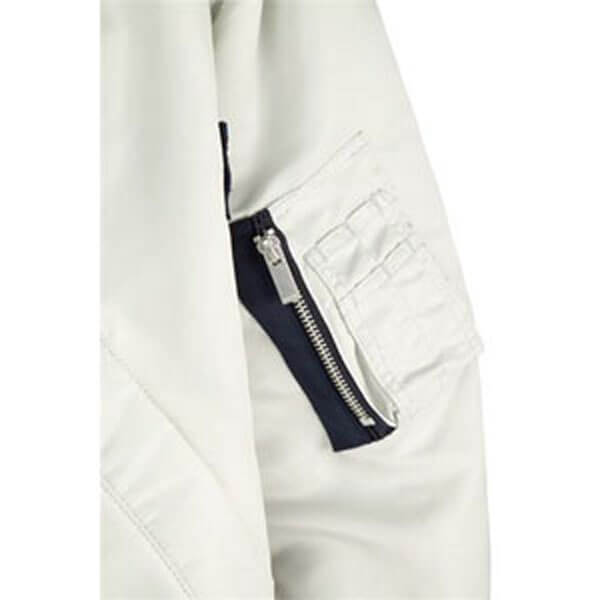 最新作サカイ グレーナイロンボンバージャケット コピー Sacai02