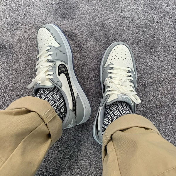 注目度抜群!ナイキ ディオール スニーカー コピー☆エアージョーダン スーパーコピー 通販 Air ディオール Air Jordan 1 Low