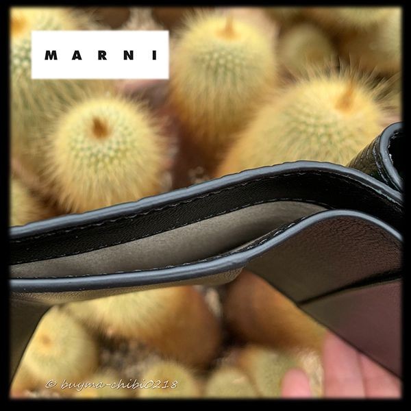 希少!! マルニ 三つ折り ミニ財布 パイソン 偽物 【追跡付】
