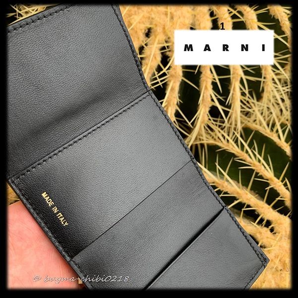 希少!! マルニ 三つ折り ミニ財布 パイソン 偽物 【追跡付】