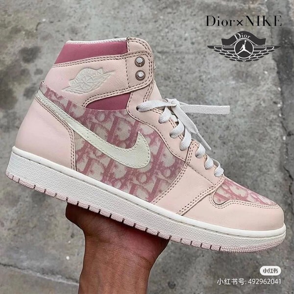 大注目コラボ!ナイキ ディオール スニーカー 偽物 dior ジョーダン エアジョーダン1 High OG