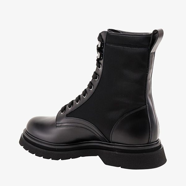 履き心地の良いプラダ ロゴ付 ブラッシュドレザー&リナイロン コンバットブーツ偽物 2UE011 3LFR