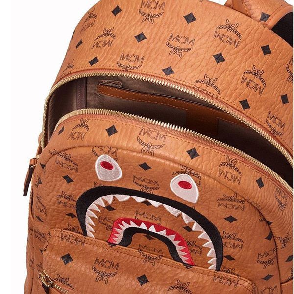 人気話題コラボ!★MCM x BAPE★Visetos シャーク ロゴバックパック 送関込