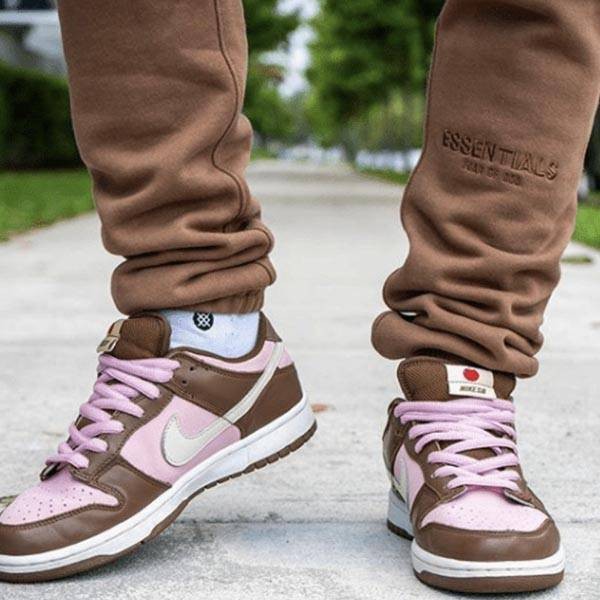 チェリーダンク 偽物ナイキ SB Stussy 偽物 Dunk Low Cherry 304292-671入手困難レアコラボダンク！