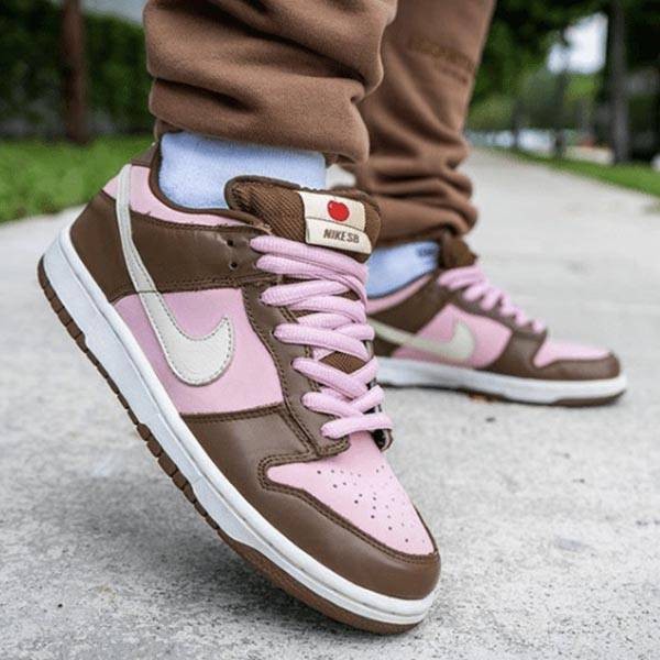 チェリーダンク 偽物ナイキ SB Stussy 偽物 Dunk Low Cherry 304292-671入手困難レアコラボダンク！