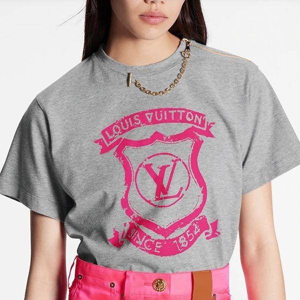 ◇ルイヴィトン◇LVコートオブアームTシャツ 偽物★送料込★1AAAE9