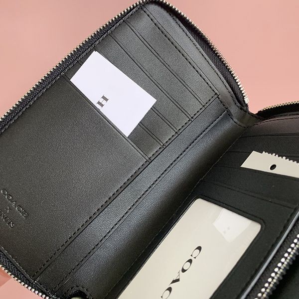 【コーチ x スヌーピー】●レア!●機能的でコンパクトなお財布