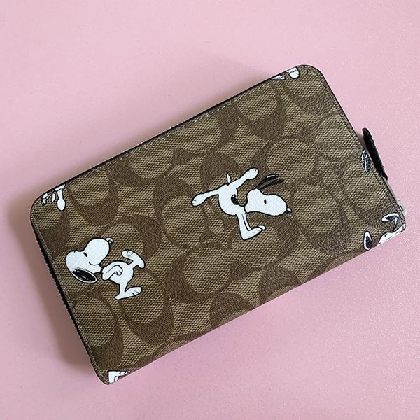 【コーチ x スヌーピー】●レア!●機能的でコンパクトなお財布