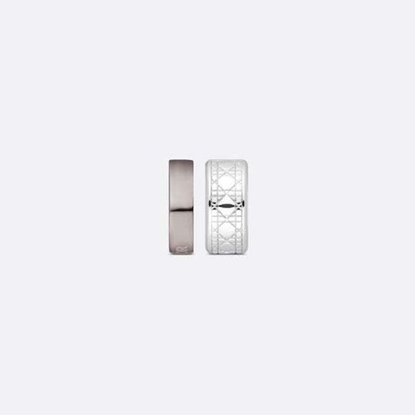 世界中で大人気ディオール 偽物 シグネチャー入り カナージュモチーフ 真鍮 ピアス E2155HOMMT_D004