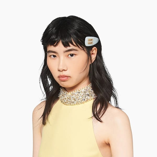 miumiu ヘアピン 偽物 パテントレザー ロゴ ミュウミュウ ヘアクリップ 偽物 全色