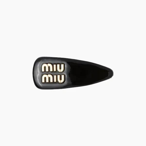 miumiu ヘアピン 偽物 パテントレザー ロゴ ミュウミュウ ヘアクリップ 偽物 全色
