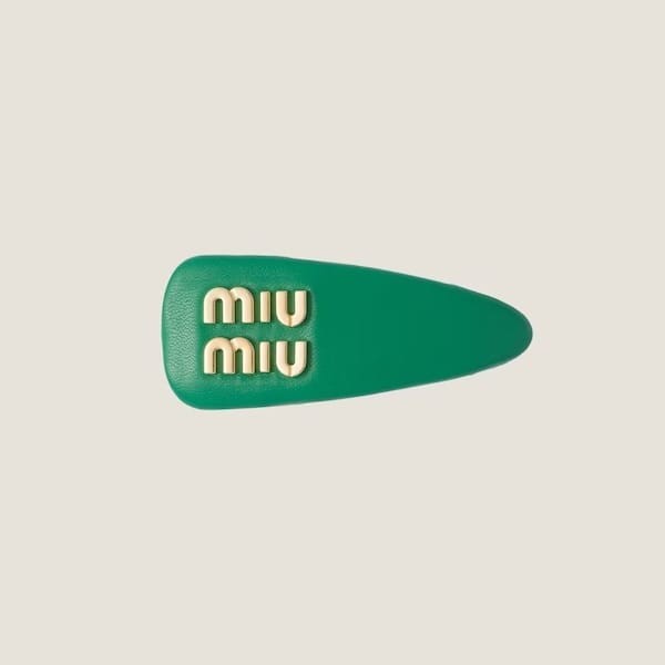miumiu ヘアピン 偽物 パテントレザー ロゴ ミュウミュウ ヘアクリップ 偽物 全色