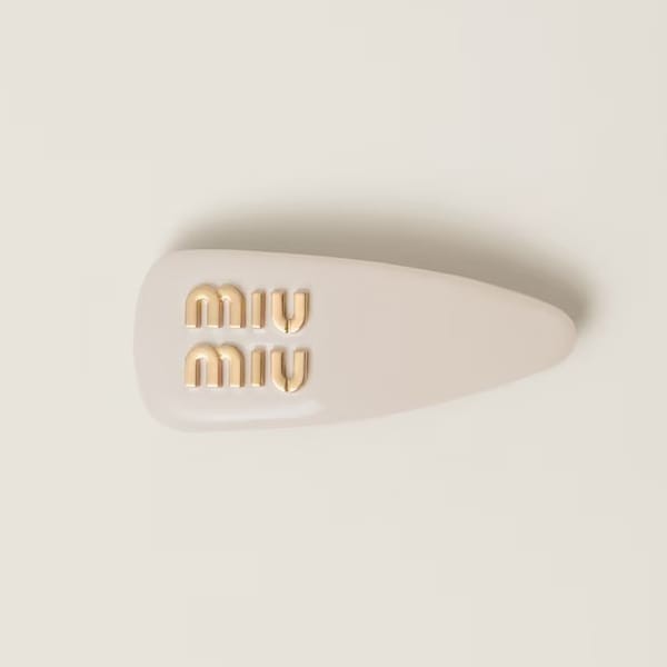 miumiu ヘアピン 偽物 パテントレザー ロゴ ミュウミュウ ヘアクリップ 偽物 全色