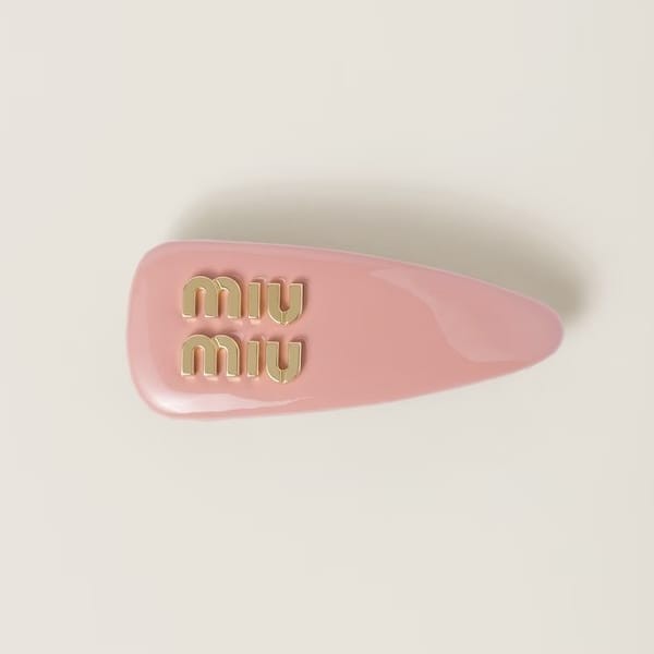 miumiu ヘアピン 偽物 パテントレザー ロゴ ミュウミュウ ヘアクリップ 偽物 全色