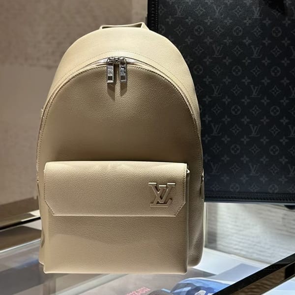 ルイヴィトン テイクオフ バックパック 偽物 2色 M23708
