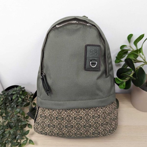 激安価格！【ロエベ】アナグラム バックパック 偽物 B664R17X01