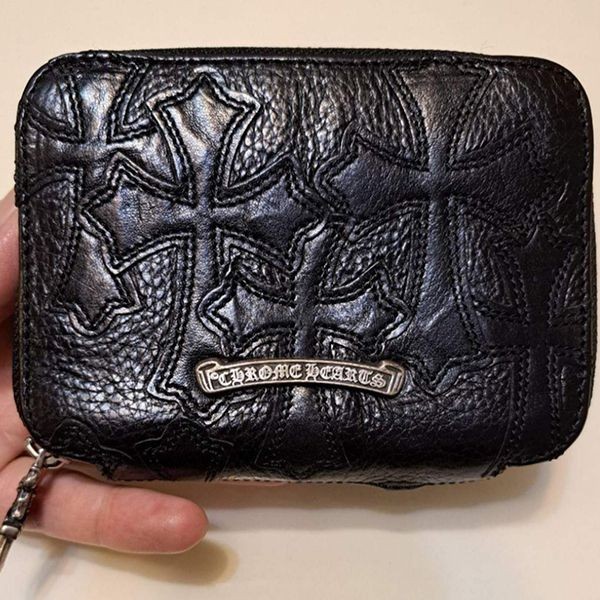 大人気★即完売必至クロムハーツ バンクローバー 偽物セメタリークロス ラウンドジップ レザーウォレット030835