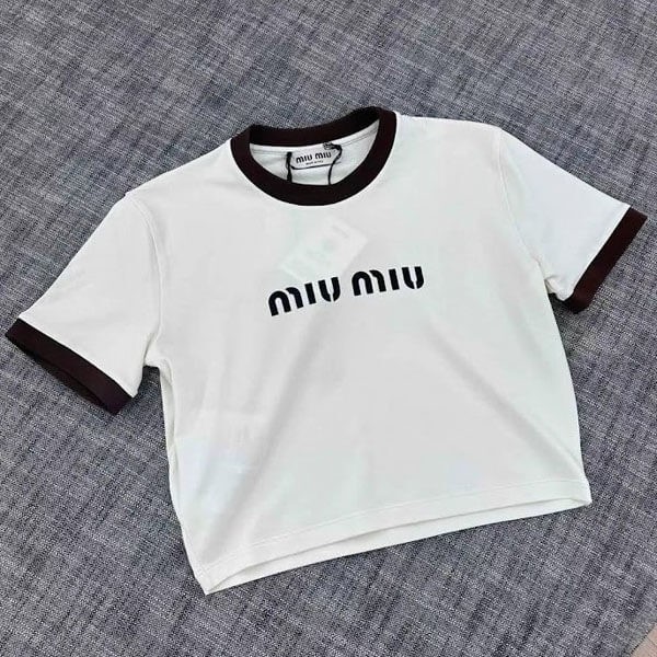 ミュウミュウ tシャツ 偽物 ロゴ クロップ T シャツ MJN427-133N-F0304