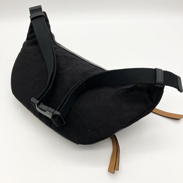 ロエベ 偽物 BUMBAG PUFFY ボディバック スーパーコピー 33573W75