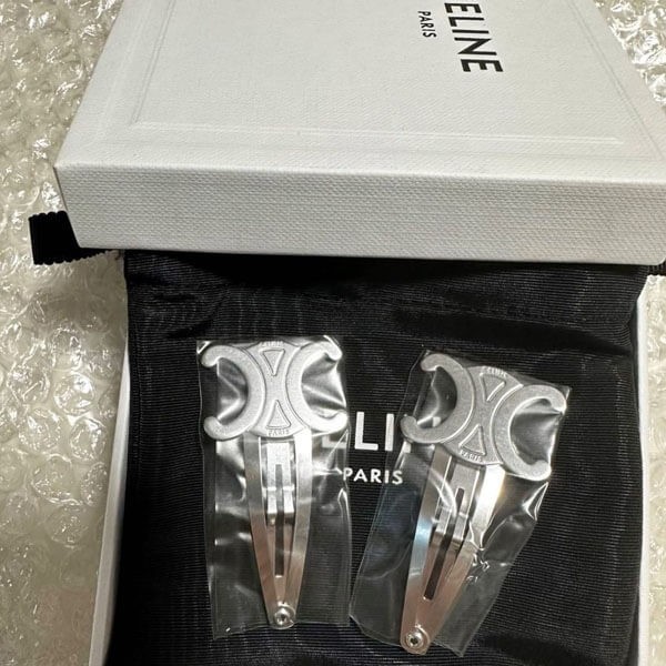希少人気商品 セリーヌ ヘアピン 偽物 トリンオフヘアクリップピン コピー 46Z656BSL