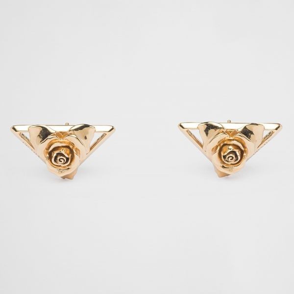 プラダ◆メタル ピアス 偽物 トライアングル 薔薇 ロゴ ローズpd07021